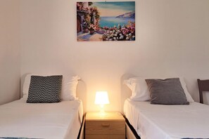 2 bedrooms, iron/ironing board, free WiFi, bed sheets