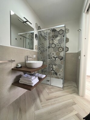 Comfort Double or Twin Room | Bathroom