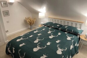 3 Schlafzimmer, Schreibtisch, Bügeleisen/Bügelbrett, WLAN