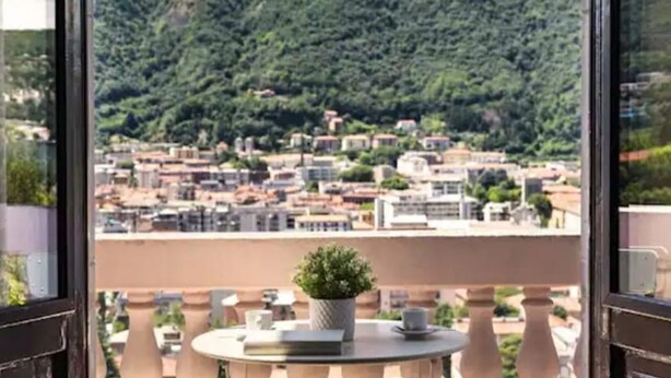 Outdoor dining - Panoramic Terrace Overlooking Como (Casa Puppi) (Como)