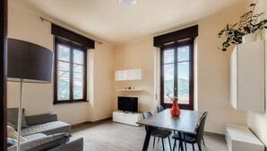 Living area - Panoramic Terrace Overlooking Como (Casa Puppi) (Como)