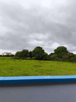 Property grounds - Apartment- Kilglass- Enniscrone- Pet Friendly (Drinaghan More)