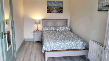 1 bedroom, bed sheets
