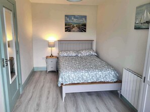 1 bedroom, bed sheets