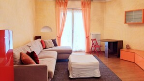 TV - One-Bedroom Apartment with Sea View in Sanremo (Casa Egle) (Sanremo)