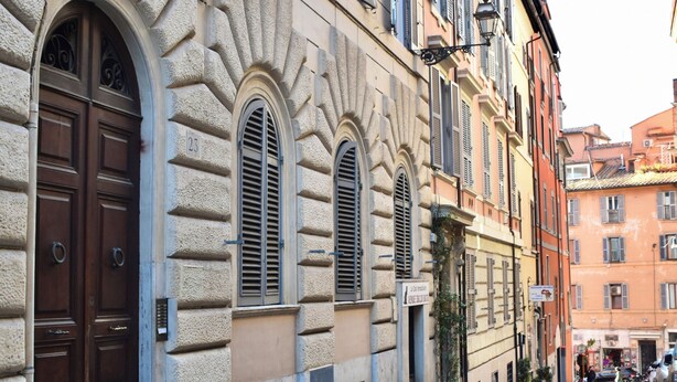 A cobblestone street lined with historic buildings featuring arched doorways and shutters. - LuMa Suite Spanish-Trevi Via degli Artisti 23 (Roma)