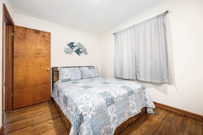 3 bedrooms, iron/ironing board, WiFi, bed sheets - Ocean Pines, 3 bedroom, sleeps 6, dog friendly (Ocean Pines)