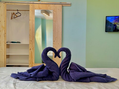 Milano Spa Home | Jacuzzi, Foosball, near metro