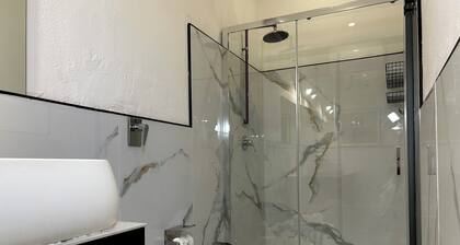 Milano Spa Home | Jacuzzi, Foosball, near metro