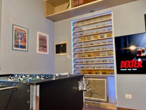 Game room - Milano Spa Home | Jacuzzi, Foosball, near metro (Cassina De' Pecchi)