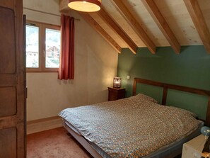 5 quartos, berço de viagem, Wi-Fi, roupa de cama