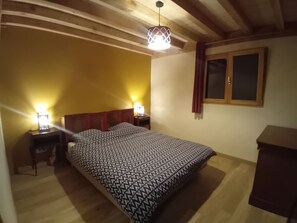 5 quartos, berço de viagem, Wi-Fi, roupa de cama