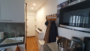 Réfrigérateur, micro-ondes