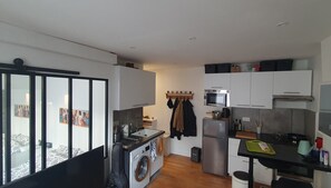 Fridge, microwave