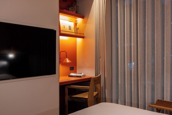 Quarto standard, vista para a cidade | TV