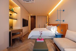 Design Studio Suite | Premium bedding, minibar, in-room safe, desk