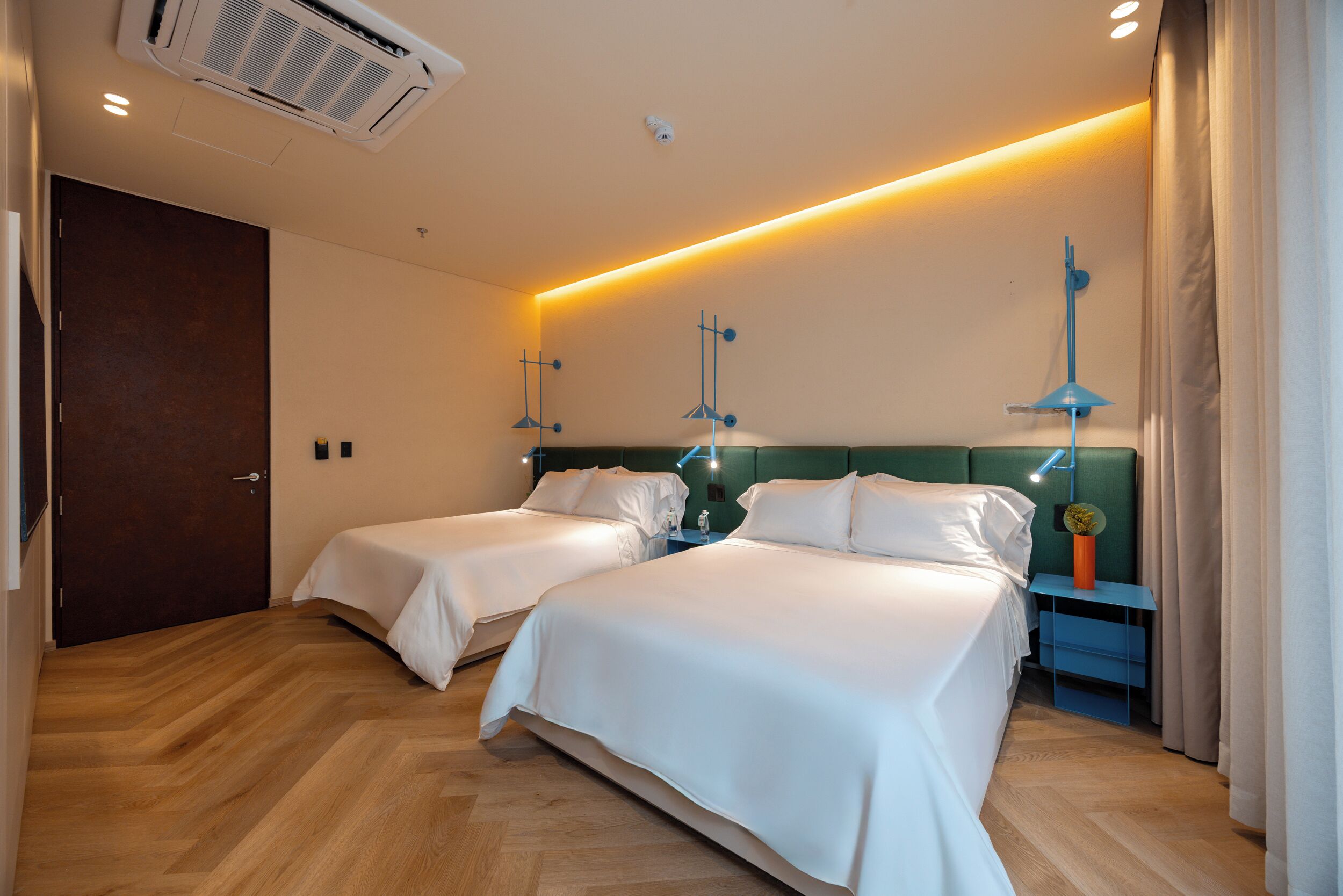 Dobbeltrom – standard | Safe på rommet, skrivebord og skrivebord for bærbar PC