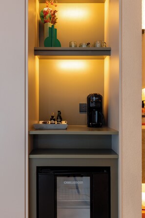 Dobbeltrom – standard | Safe på rommet, skrivebord og skrivebord for bærbar PC