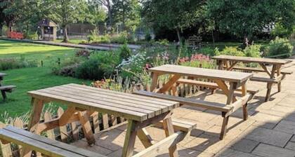 Stylish House ⭐️ Short walk - park & Gloucester Rd!