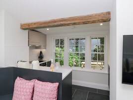 Dishwasher, cookware/dishes/utensils