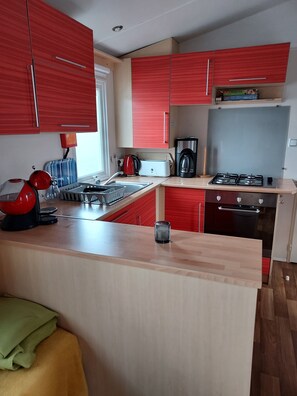 Micro-ondes, four, plaque de cuisson, lave-vaisselle