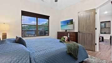 2 bedrooms, desk, iron/ironing board, travel crib