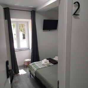 1 slaapkamer, een strijkplank/strijkijzer, gratis wifi, beddengoed