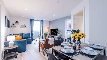 Apartment, City View | Living area