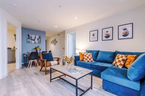 Apartment, City View | Living area