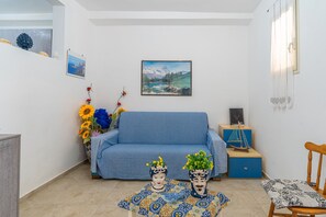 TV - Apartment 'Belvedere Sea View' with Sea View, Wi-Fi and Air Conditioning (Portopalo di Capo Passero)