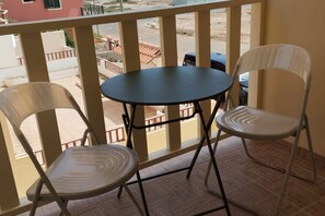 Outdoor dining - Stunning comfortable studio flat with a nice ocean view (Ilha do Sal, Cape Verde)