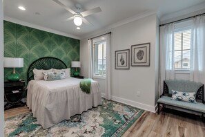 4 bedrooms, iron/ironing board, WiFi, bed sheets