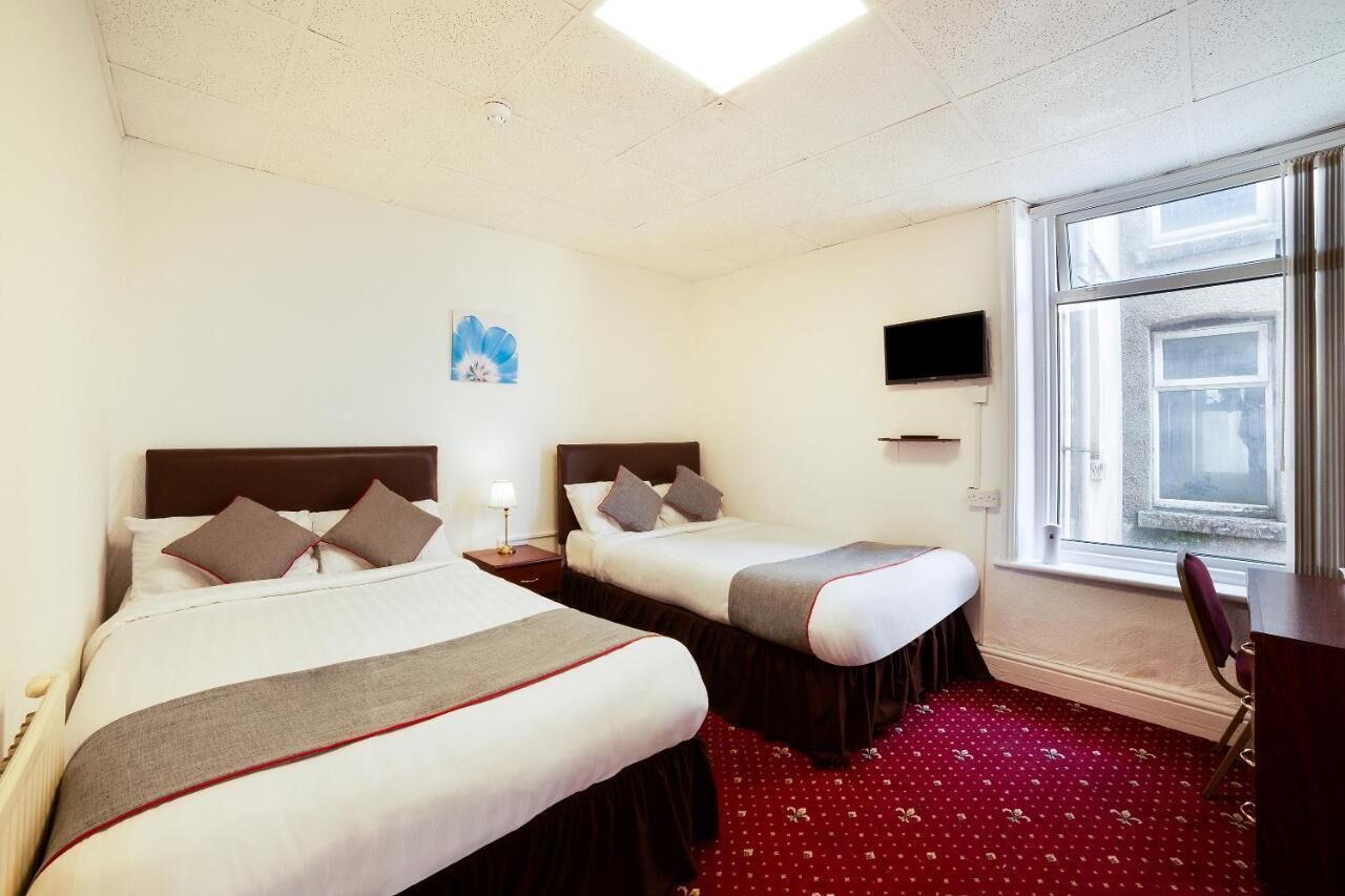 Photo - HOTEL BLUE OCEAN - Call For Cheap Prices - Check In Until 3AM