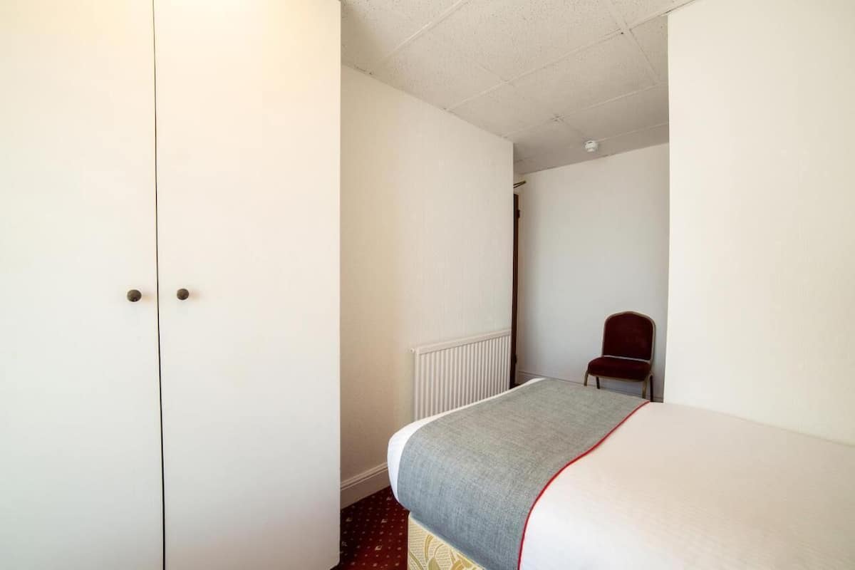 Desk, laptop workspace, free WiFi, bed sheets