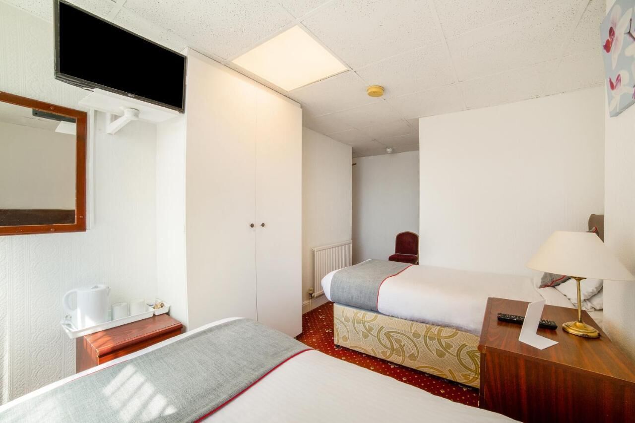 Photo - HOTEL BLUE OCEAN - Call For Cheap Prices - Check In Until 3AM