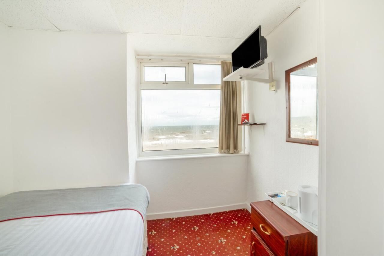 Photo - HOTEL BLUE OCEAN - Call For Cheap Prices - Check In Until 3AM