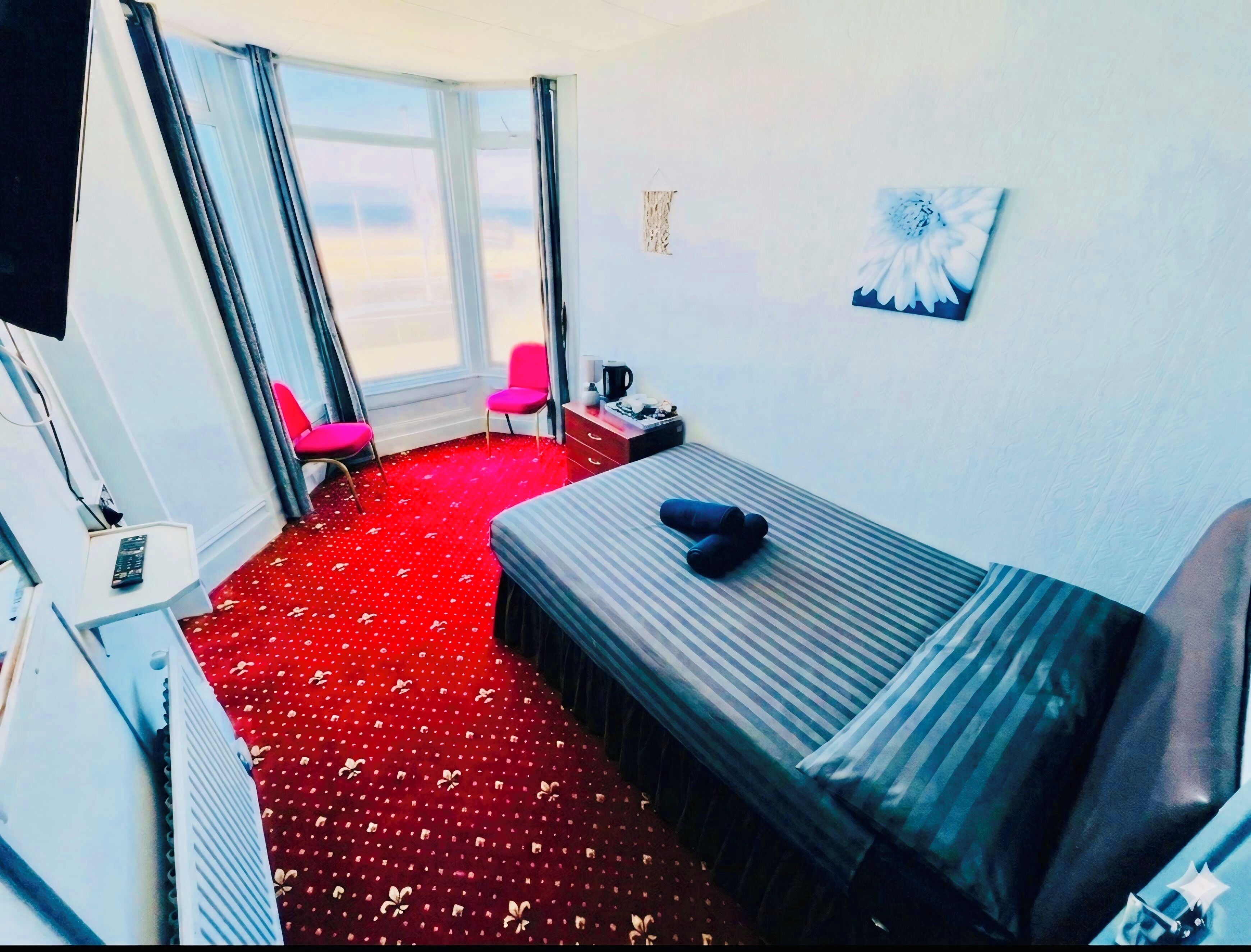 Habitación doble, baño privado, vista al mar | Escritorio, espacio para trabajar con laptop y wifi gratis 