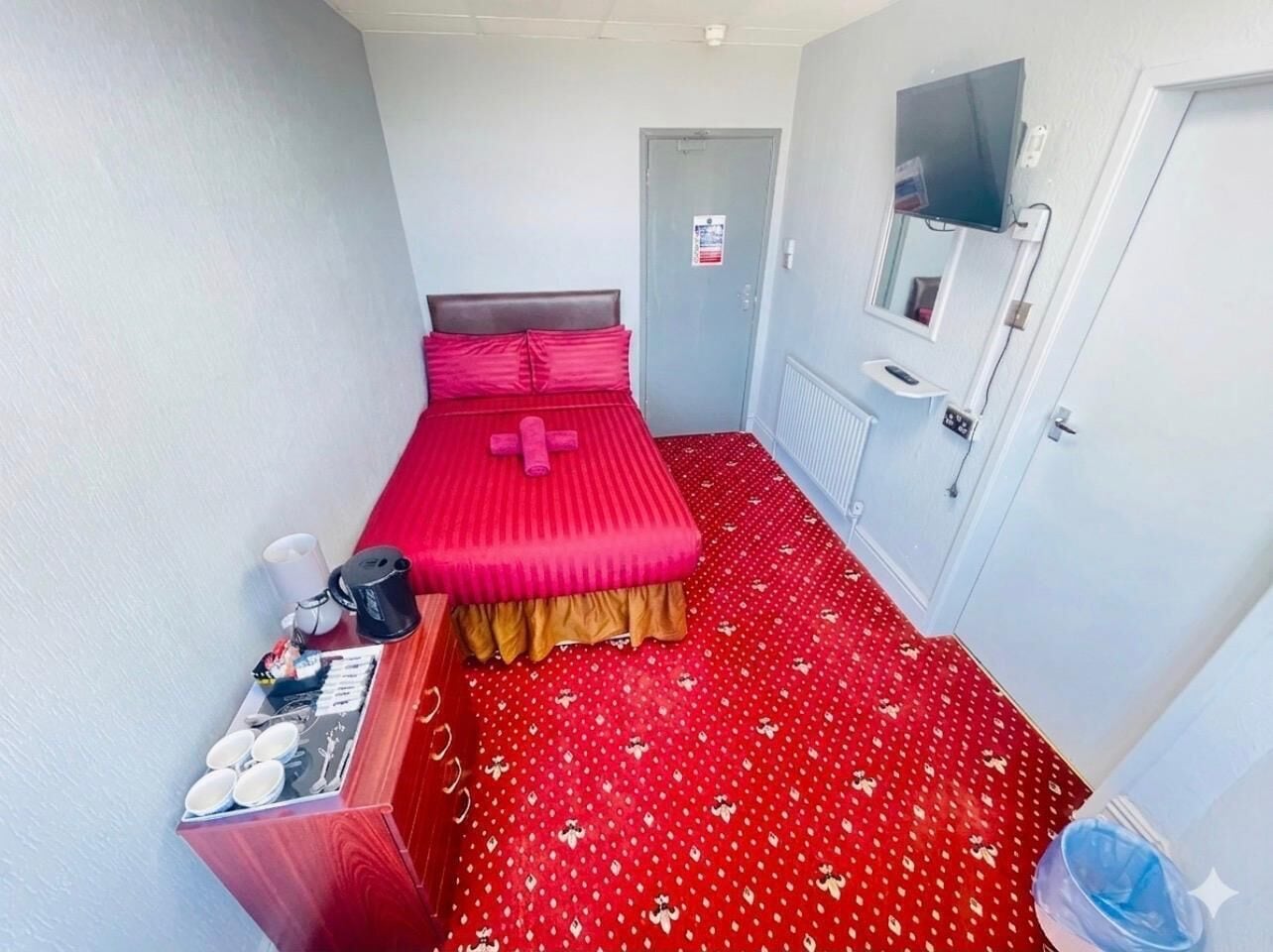 Habitación doble, baño privado | Escritorio, espacio para trabajar con laptop y wifi gratis 