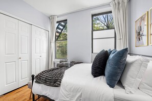 3 bedrooms, desk, iron/ironing board, travel cot