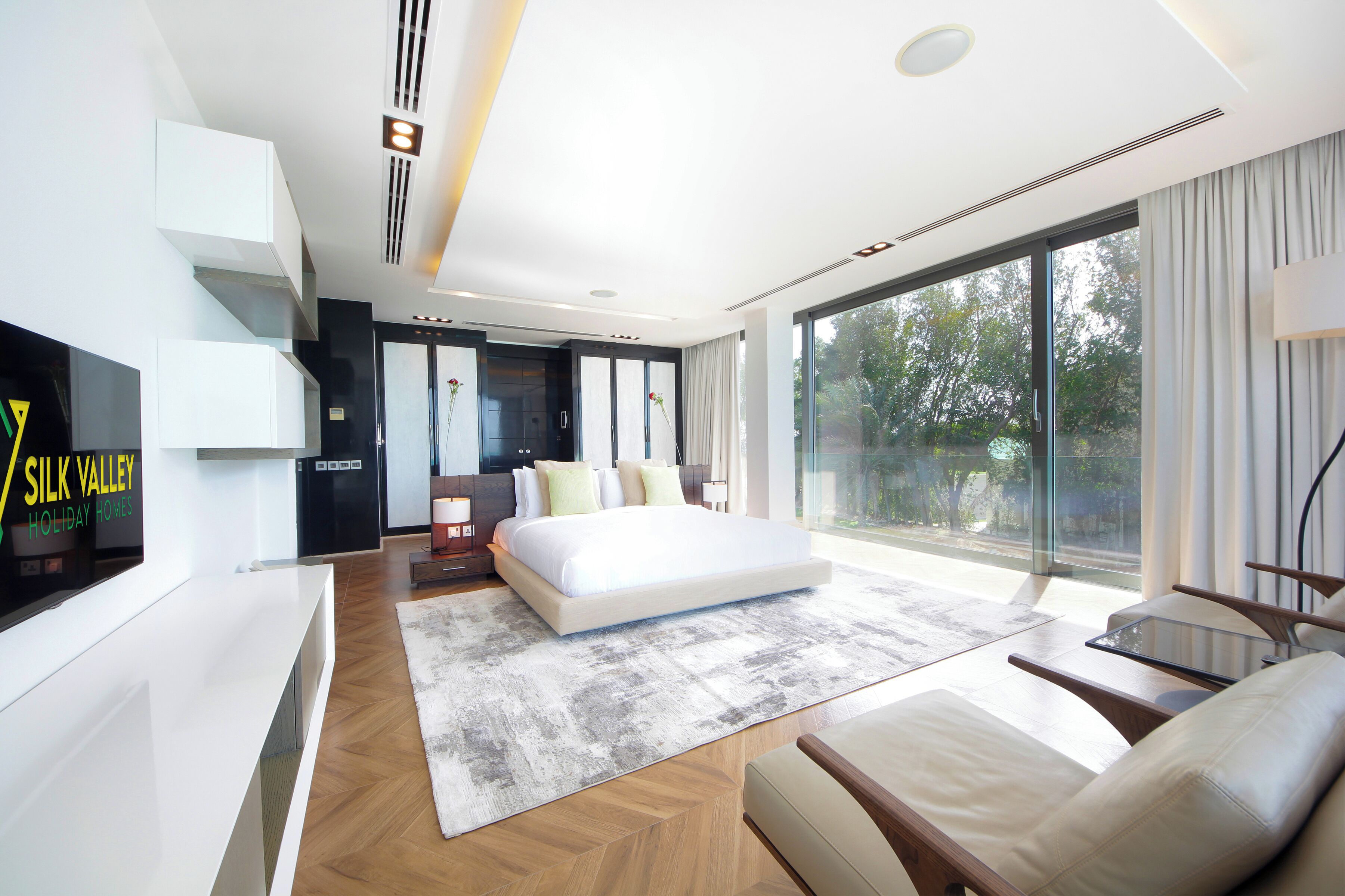 4 habitaciones, tabla de planchar con plancha, wifi y ropa de cama 