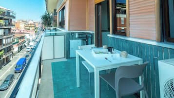 Apartamento Deluxe, 2 habitaciones, Aire acondicionado, vistas a la ciudad | Vistas del balcón