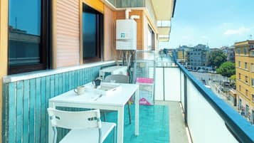 Deluxe-Apartment, 2Â Schlafzimmer, Klimaanlage, Stadtblick | Blick vom Balkon