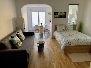 1 bedroom, iron/ironing board, travel cot, free WiFi
