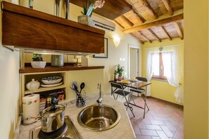 Comfort Apartment, Air conditioning, City View | Private kitchen - La Rocca Romantica (San Gimignano)