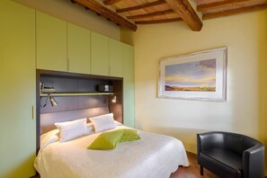 Comfort Apartment, Air conditioning, City View | Soundproofing, iron/ironing board, free WiFi