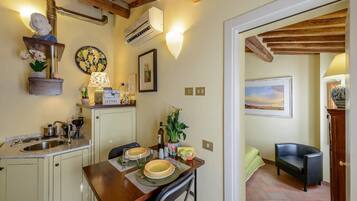 Comfort-Apartment, Klimaanlage, Stadtblick | Wohnbereich