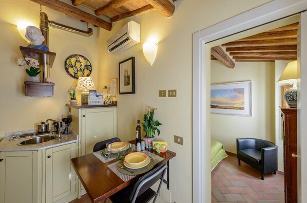Comfort Apartment, Air conditioning, City View | Living area