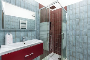 Apartment, Balkon | Badezimmer
