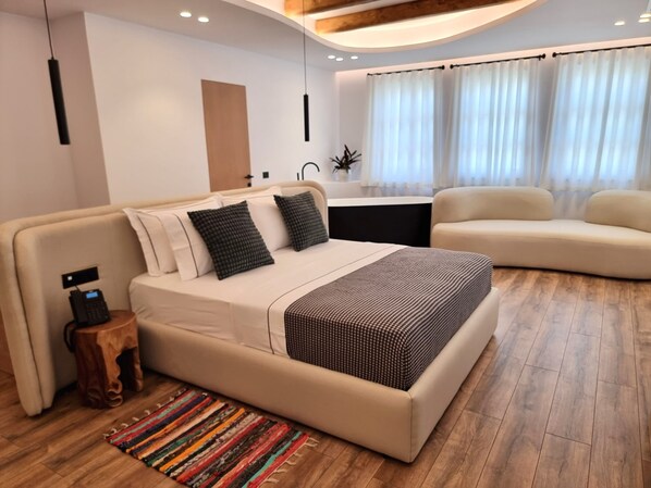 Luxury Suite, City View | Desk, free WiFi - Palorto Inn (Gjirokastër)