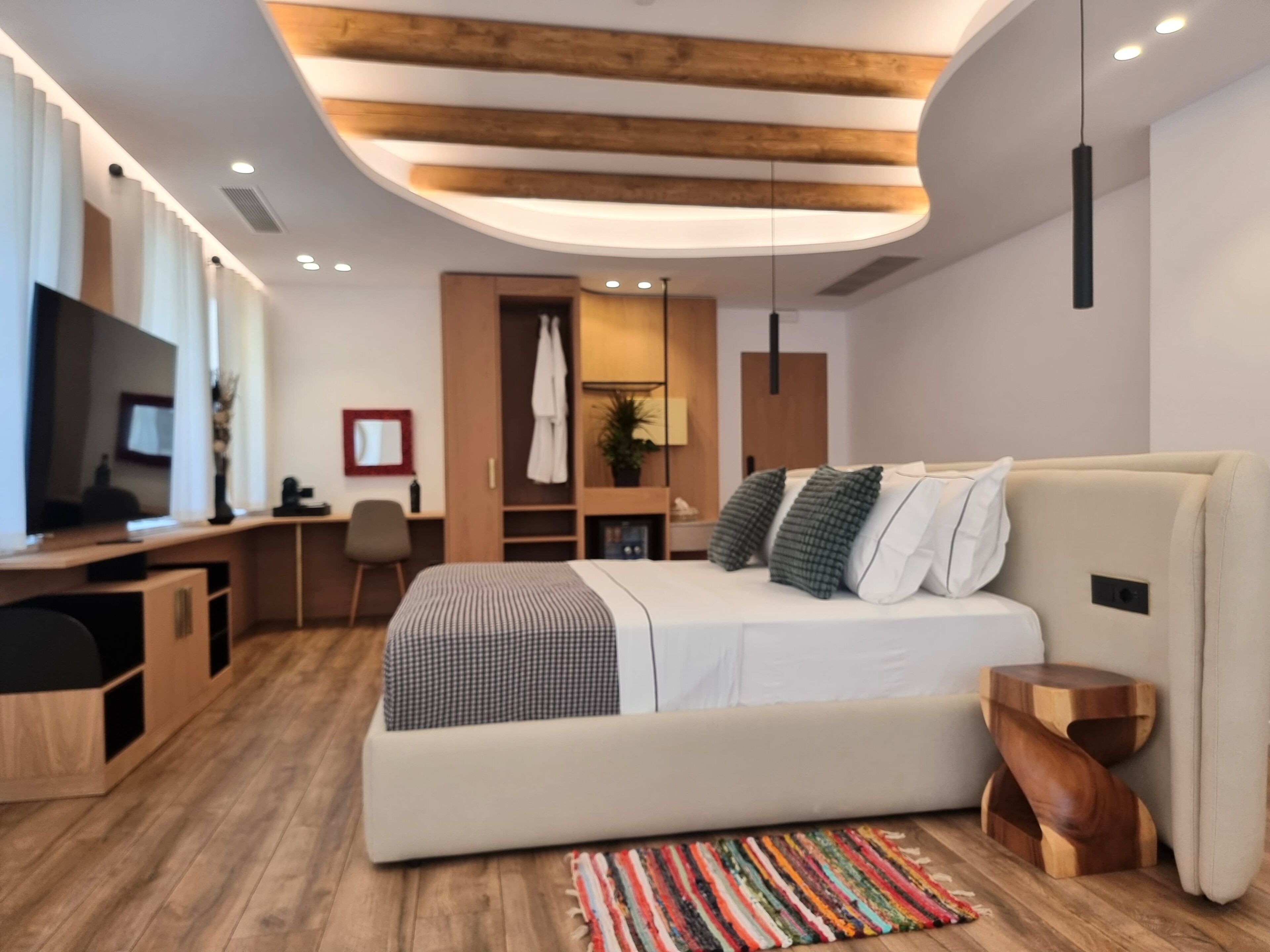 Luxury Suite, City View